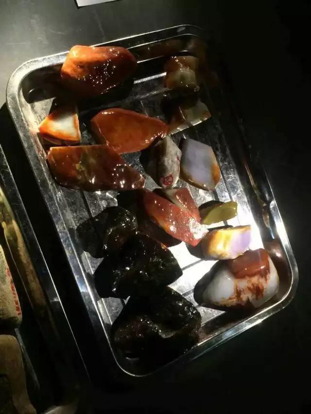 下雨的星光夜市视频大全,雨天的夜市