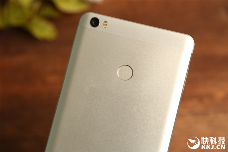 6.44寸黄金大屏！小米Max深度评测：续航惊人