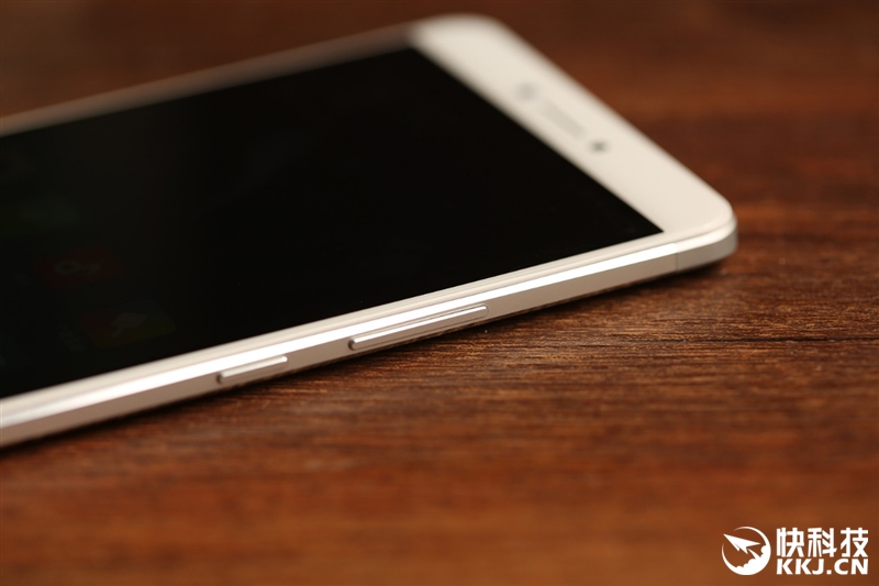 6.44寸黄金大屏！小米Max深度评测：续航惊人