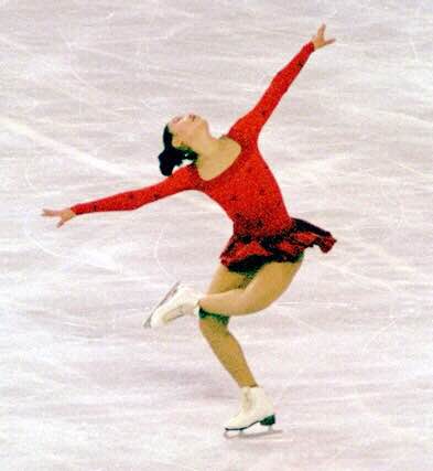 冰上蝴蝶陈露是怎么接触滑雪的,冰上蝴蝶这篇短文主要写的什么