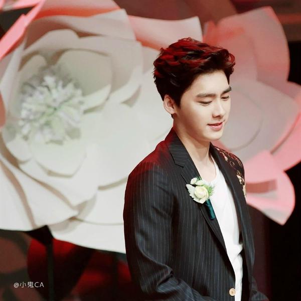 李钟硕和李易峰翻版男生,李钟硕李易峰像吗