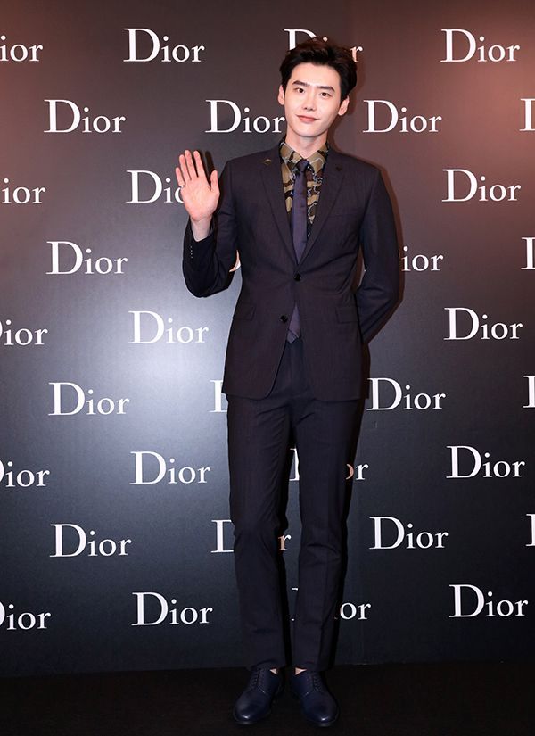 李钟硕和李易峰翻版男生,李钟硕李易峰像吗