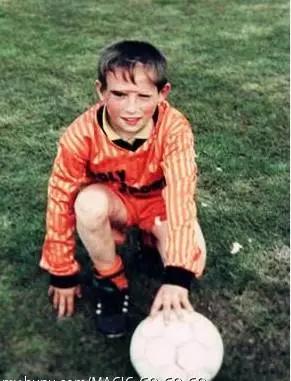 足坛巨星照片,足坛帅哥年轻的容颜