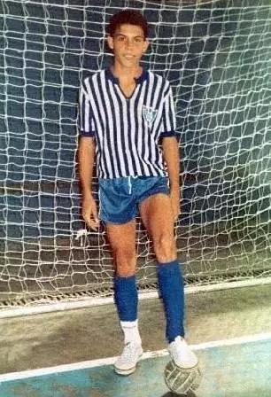 足坛巨星照片,足坛帅哥年轻的容颜