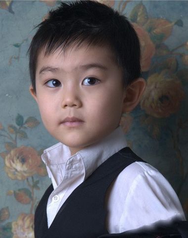 小男孩蘑菇头超帅发型,10至15岁男孩最酷发型不烫锅盖