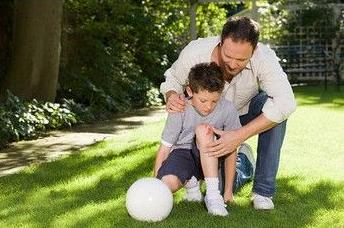 孩子运动受伤怎么处理,孩子运动总是受伤我们应该这样做