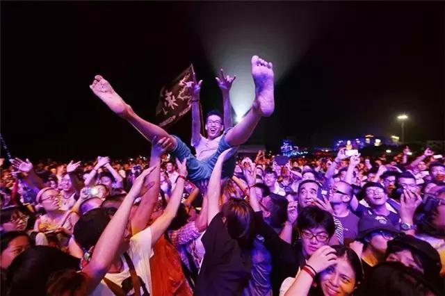 520，带你HIGH翻万达金街