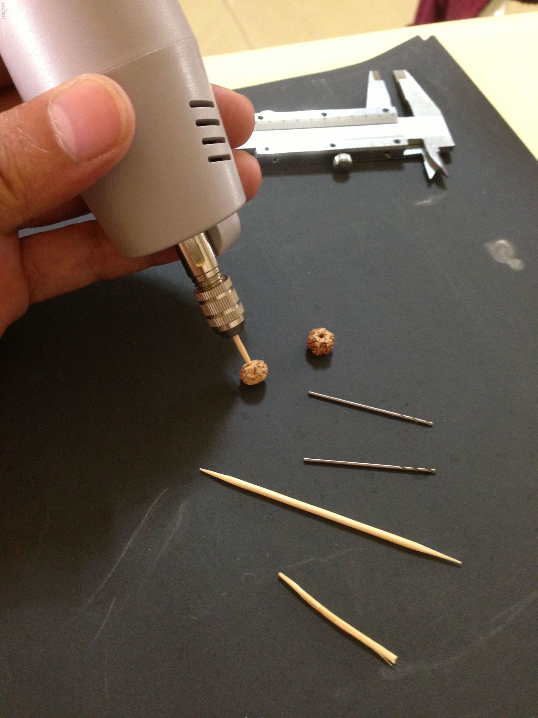 小金刚珠子藏式打磨工具,藏式小金刚是怎么打磨的