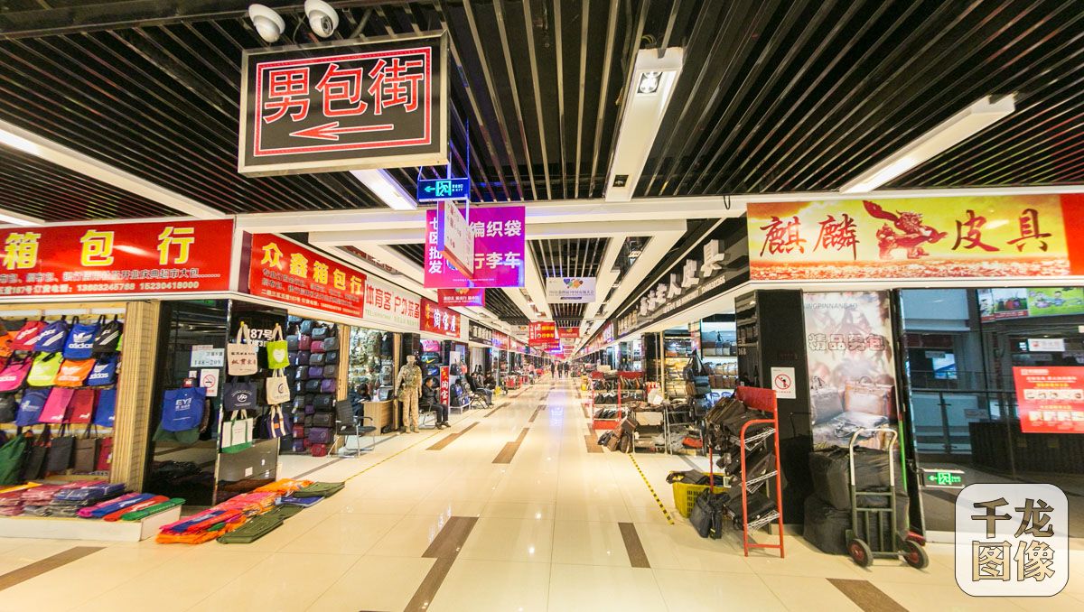 为什么你应该去“4*级A**景区”白沟买包包!