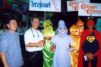 用套套挽救770万人生命！这个75岁泰国老头做到了！