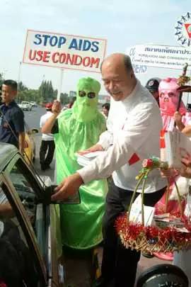 用套套挽救770万人生命！这个75岁泰国老头做到了！