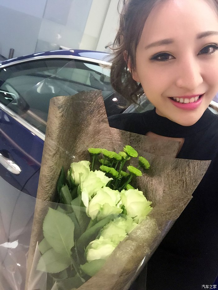 美女开玛莎拉蒂高速实拍原声视频,女车主提车