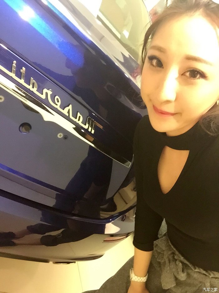 美女开玛莎拉蒂高速实拍原声视频,女车主提车