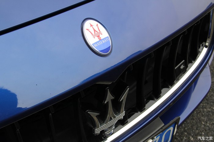 美女开玛莎拉蒂高速实拍原声视频,女车主提车