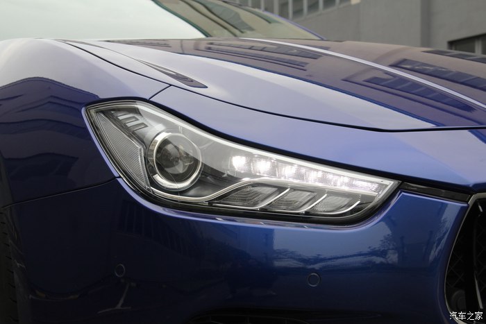 美女开玛莎拉蒂高速实拍原声视频,女车主提车