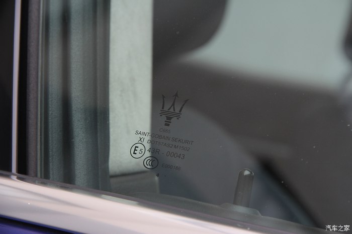 美女开玛莎拉蒂高速实拍原声视频,女车主提车