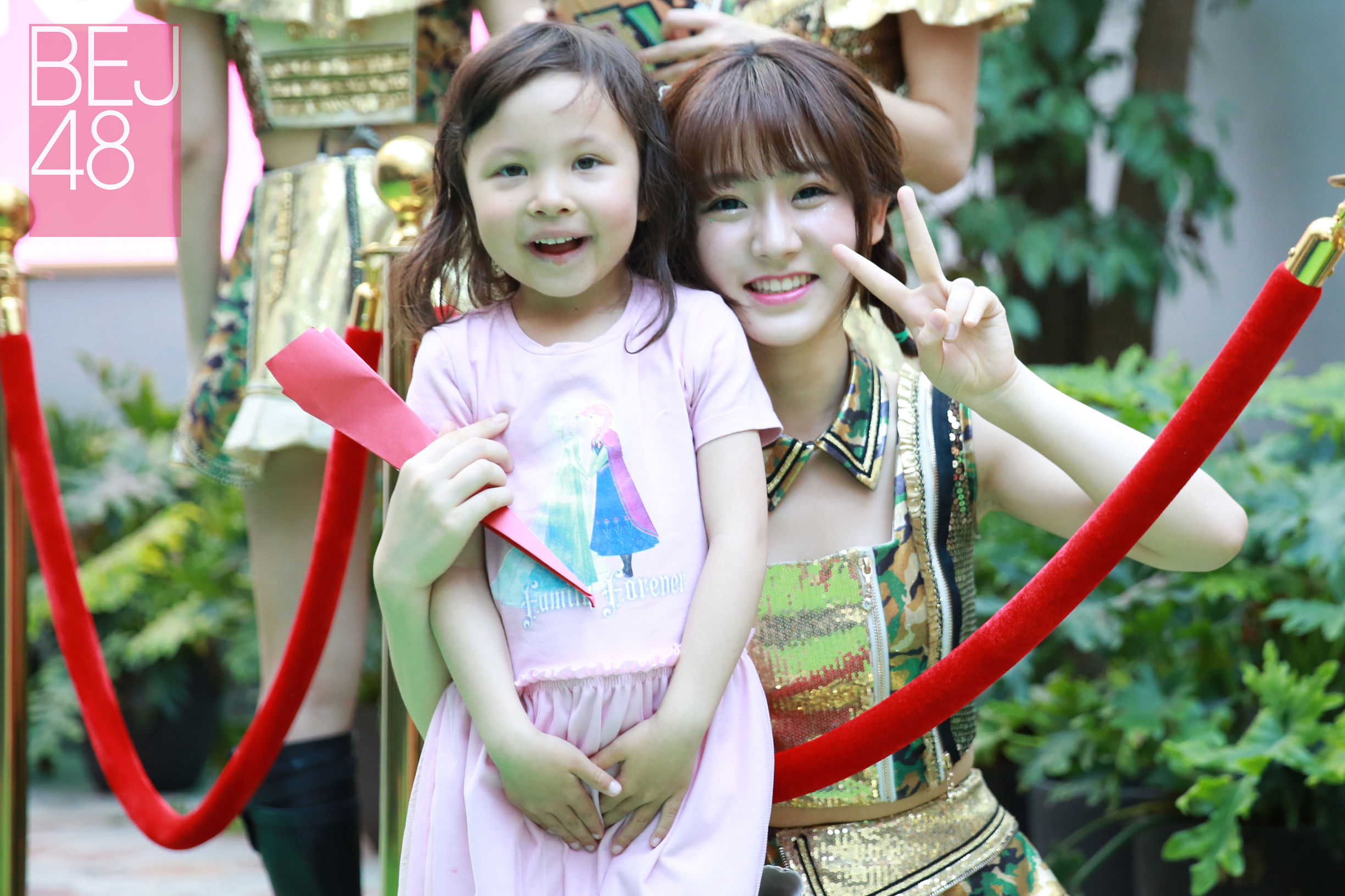 BEJ48继75岁奶奶粉后迎来2岁海外小粉丝