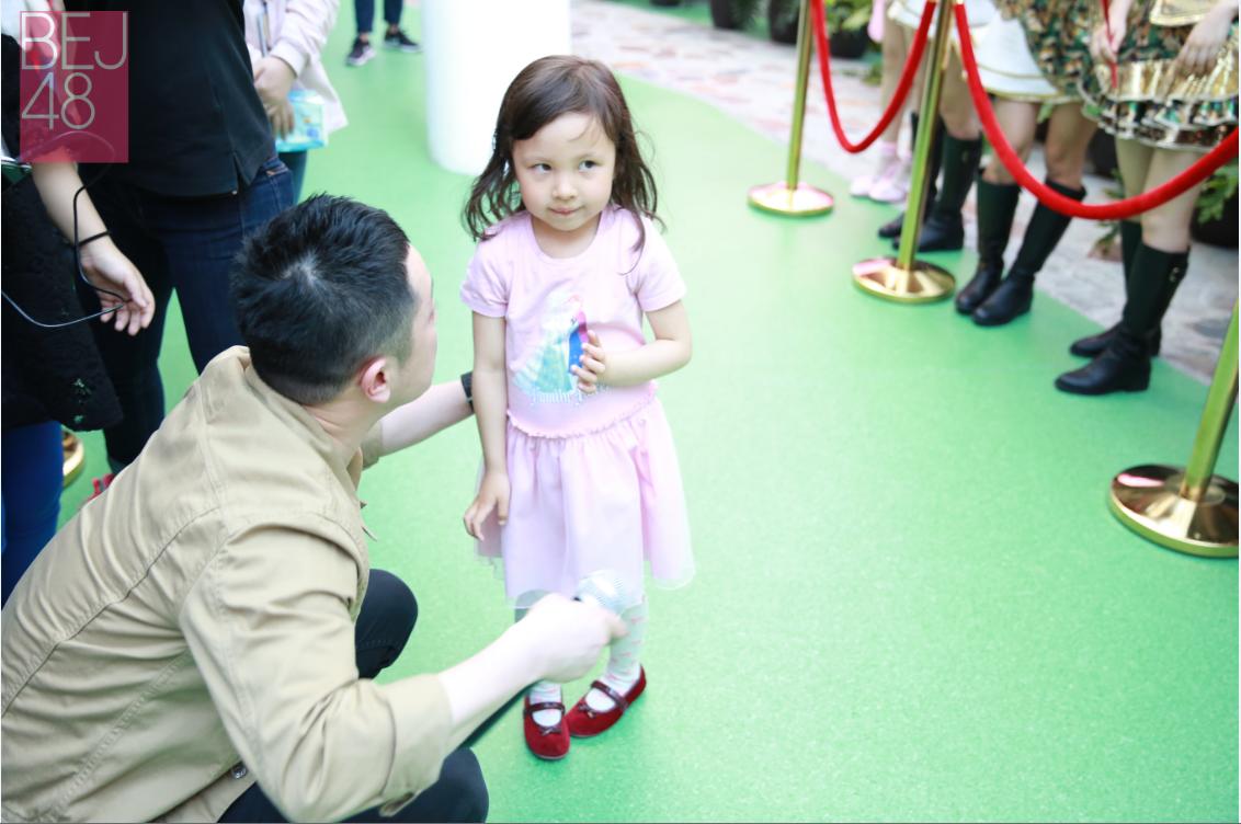 BEJ48继75岁奶奶粉后迎来2岁海外小粉丝