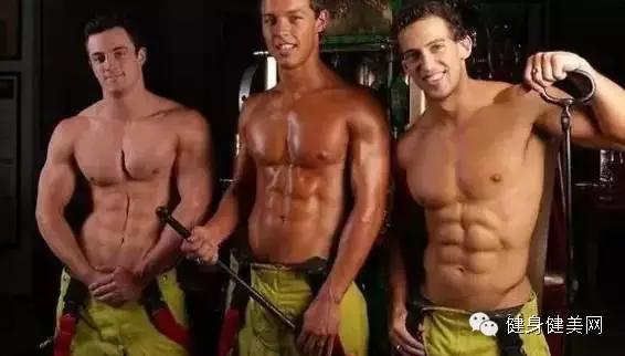 秀了身材，做了公益，还惹火了一大帮妹子...