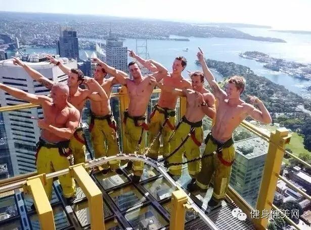 秀了身材，做了公益，还惹火了一大帮妹子...