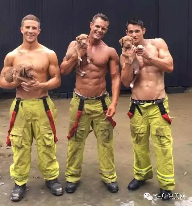 秀了身材，做了公益，还惹火了一大帮妹子...