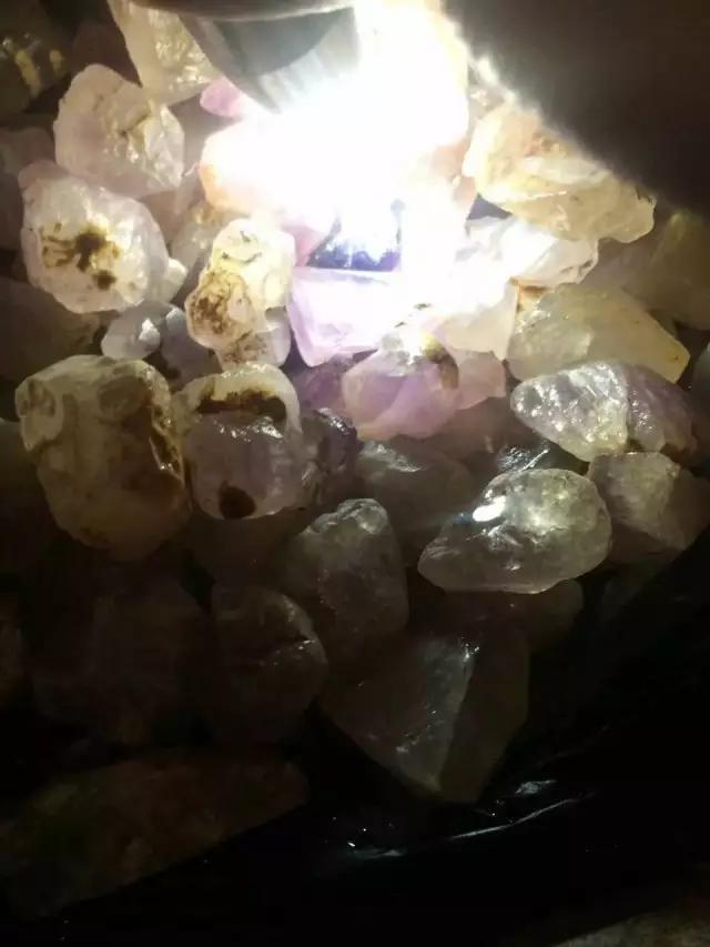 下雨的星光夜市视频大全,雨天的夜市