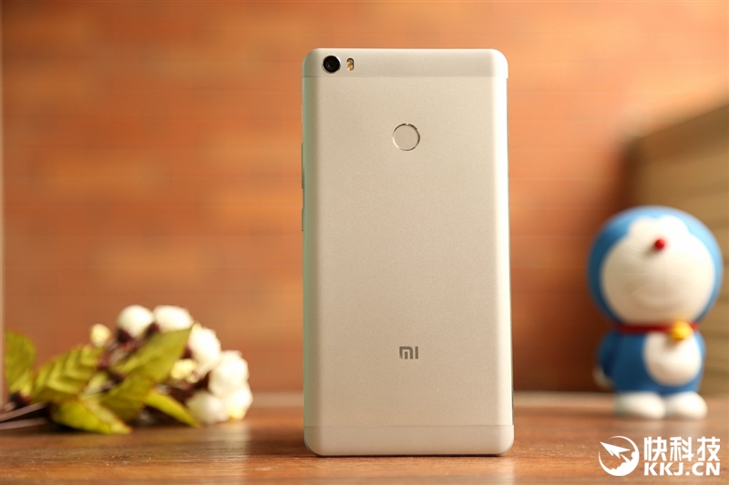 6.44寸黄金大屏！小米Max深度评测：续航惊人