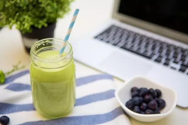 怎样做好一杯鲜果汁,怎样做一杯养生的果汁