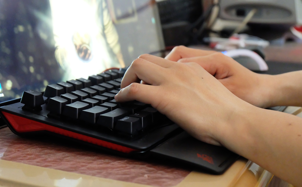 红与黑的冲撞,红与黑的碰撞国语版