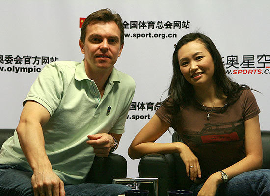 冰上蝴蝶陈露是怎么接触滑雪的,冰上蝴蝶这篇短文主要写的什么