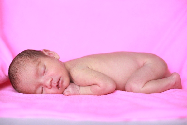 睡平头圆头,新生儿要睡圆头吗