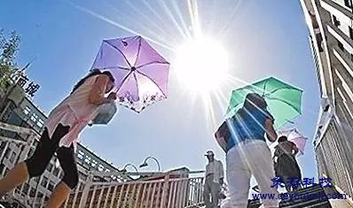 导游带团中有游客中暑怎么处理,旅途中暑导游怎么处理