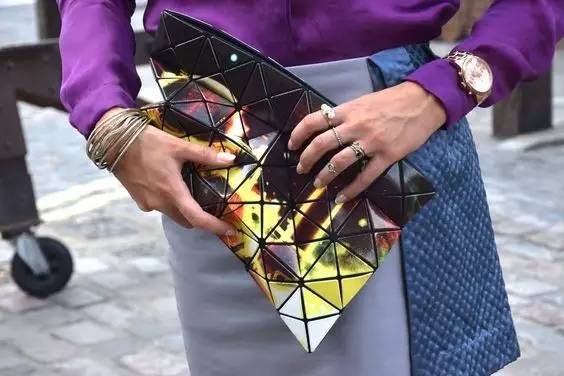 他设计的褶皱，在时尚圈领跑了53年！