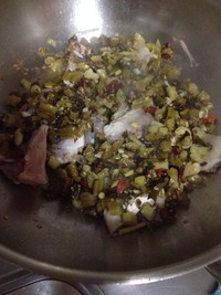 做酸菜鲈鱼教程视频,酸菜鲈鱼怎么做好吃又简单