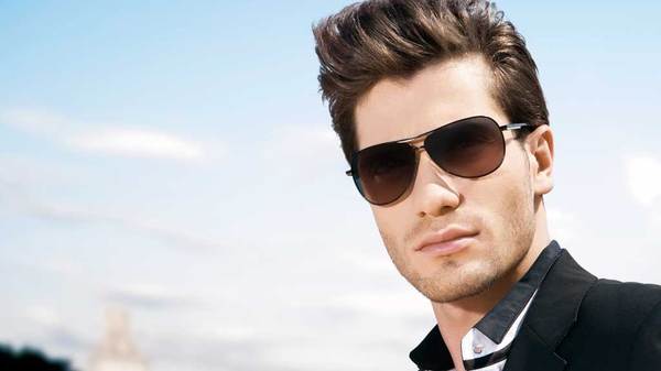 爱美无忧：你好，你的夏日墨镜装备已送达~