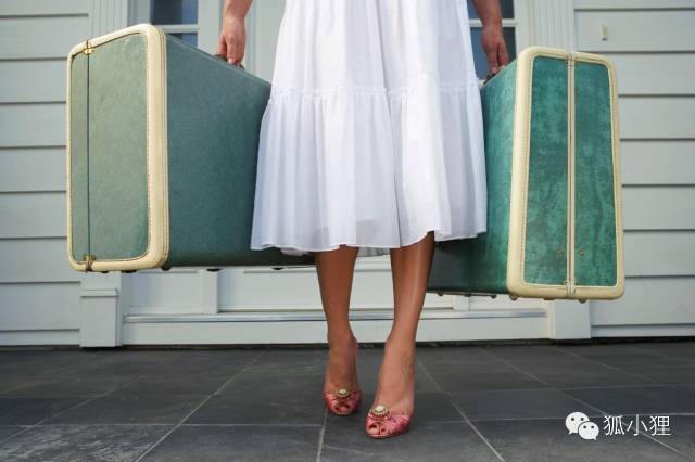 来,跟着时尚编辑们学习如何Vogue的旅行