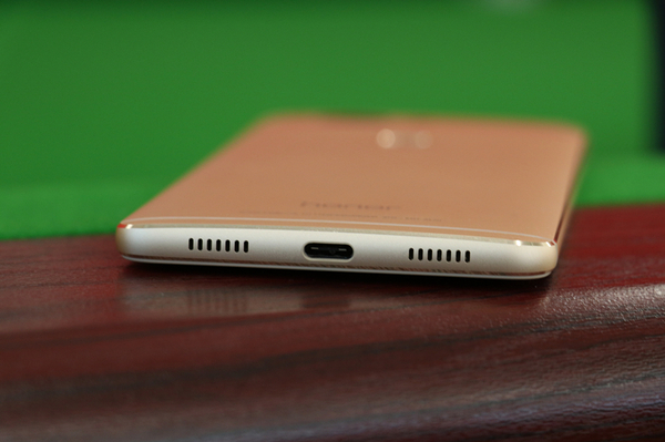 荣耀v82k屏更舒适吗,荣耀v8游戏怎样