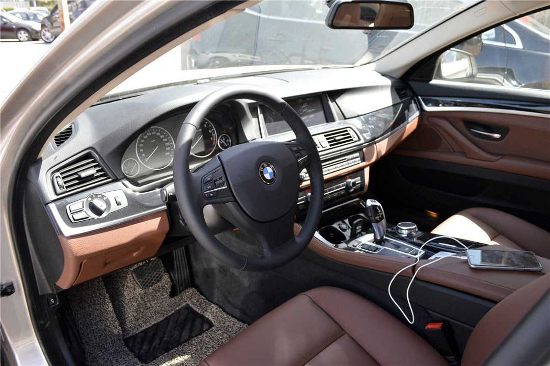 宝马nbt中控屏幕有哪两款,宝马nbt主机中控旋钮