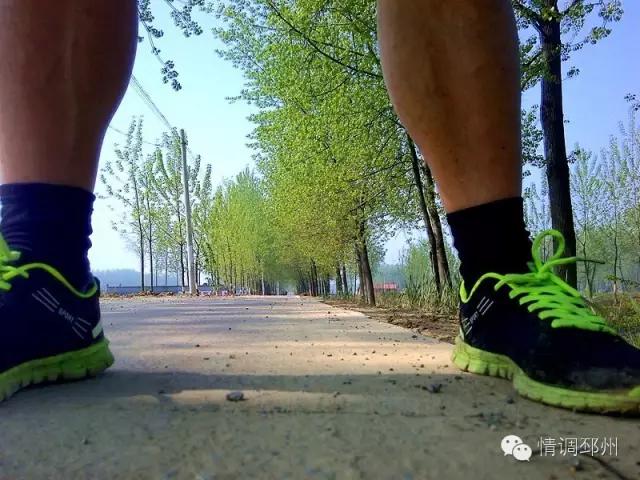 奔跑在路上看风景,奔跑着看风景视频