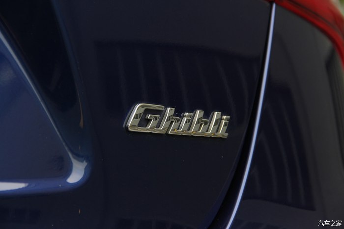 美女开玛莎拉蒂高速实拍原声视频,女车主提车