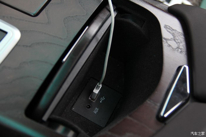 美女开玛莎拉蒂高速实拍原声视频,女车主提车