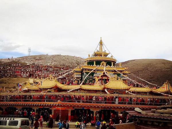 波隆冷链物流助力五明佛学院法会后勤