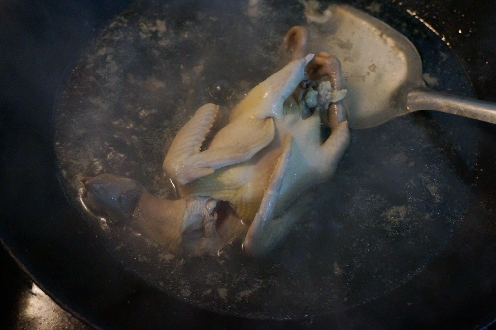 今天我狠狠心买了一只鸽子，终于知道为什么鸽子汤这么受欢迎了！