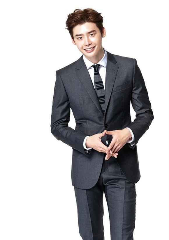 李钟硕和李易峰翻版男生,李钟硕李易峰像吗