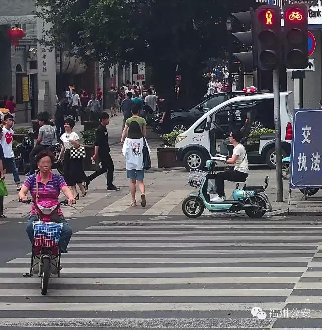 福州闯红灯多久能查出来,福州市十字路口红绿灯抓拍