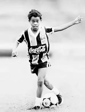 足坛巨星照片,足坛帅哥年轻的容颜