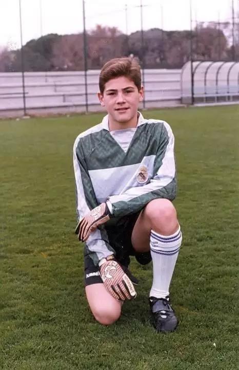 足坛巨星照片,足坛帅哥年轻的容颜