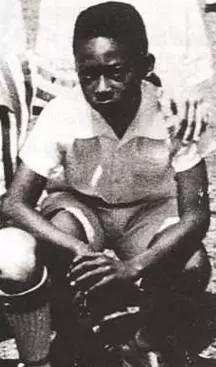 足坛巨星照片,足坛帅哥年轻的容颜