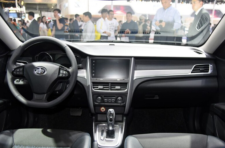 为啥买一汽奔腾B30槽点优点大揭秘