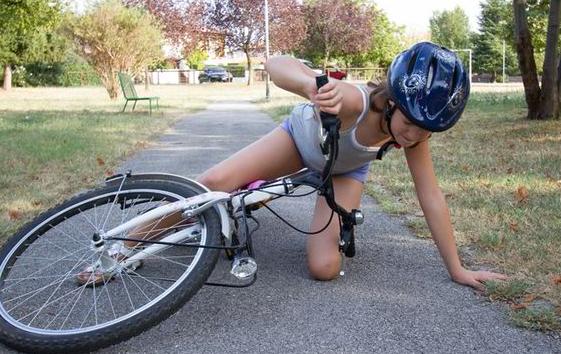 孩子运动受伤怎么处理,孩子运动总是受伤我们应该这样做